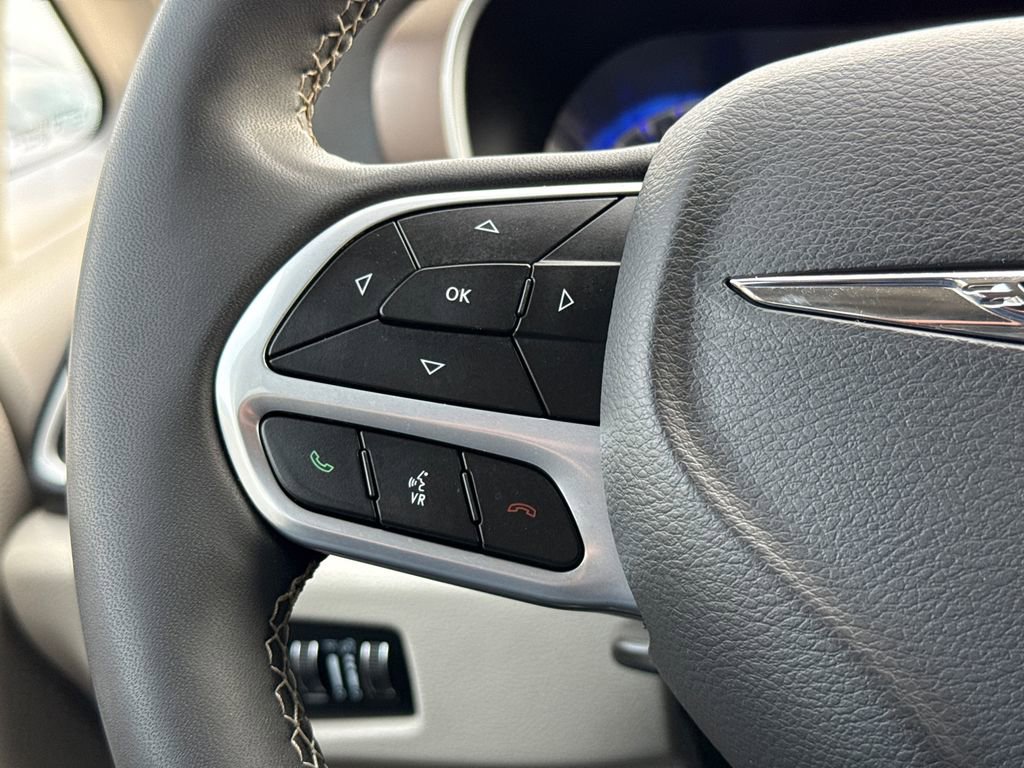 Used 2023 Chrysler Voyager LX image 28