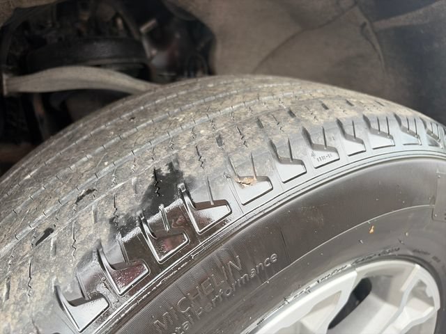 Used 2023 GMC Yukon SLE AWD/4WD image 25