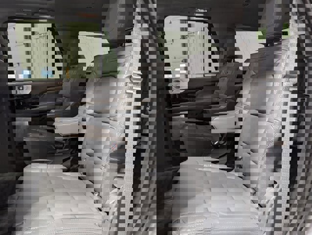 Used 2021 Lincoln Navigator Reserve w/ Luxury Package image 18