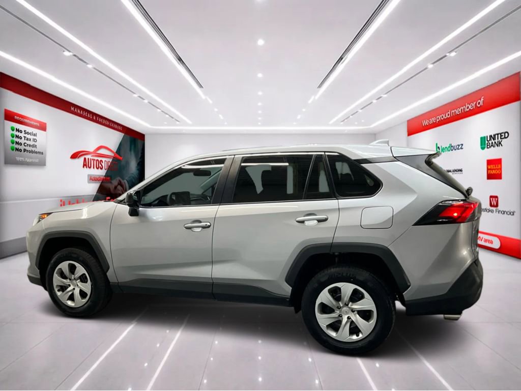 Used 2022 Toyota RAV4 LE image 5