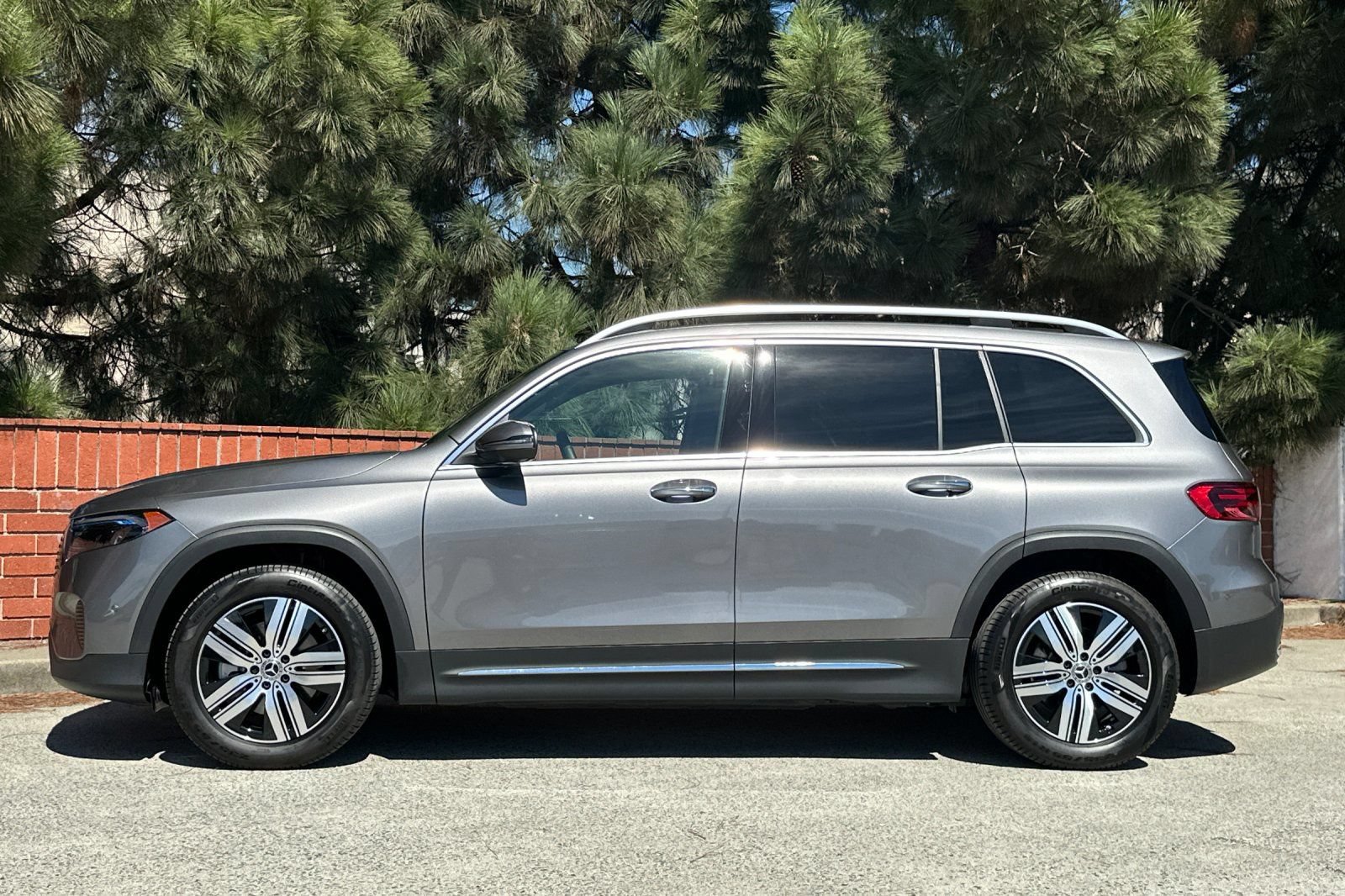 Certified 2025 Mercedes-Benz EQB 250+ image 8