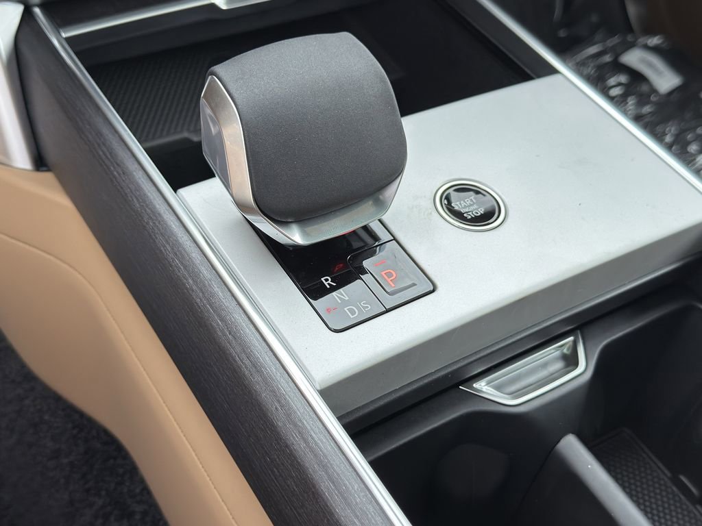 New 2025 Land Rover Range Rover SE image 24