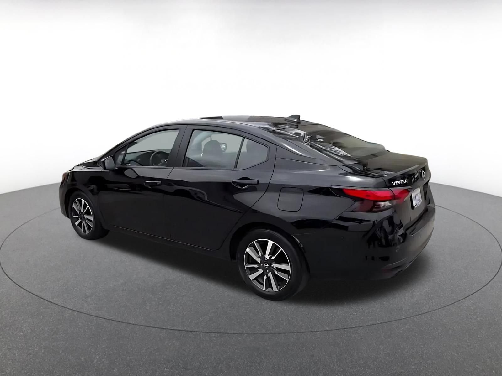 Used 2025 Nissan Versa SV FWD image 10