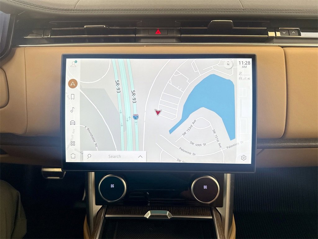 Used 2023 Land Rover Range Rover SE image 13