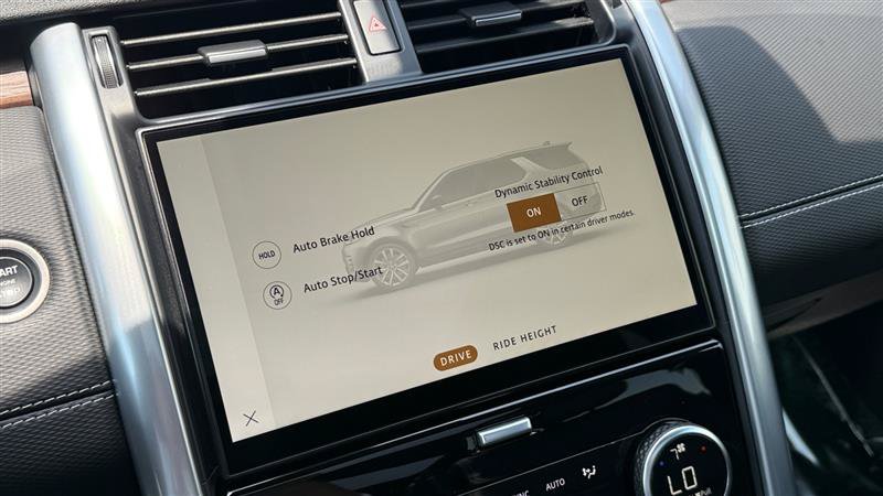 Used 2024 Land Rover Discovery Dynamic SE AWD/4WD image 37