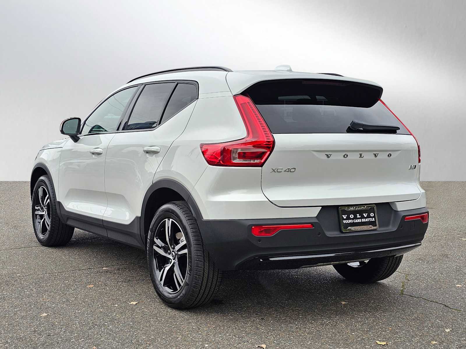 New 2026 Volvo XC40 B5 Core w/ Climate Package image 5