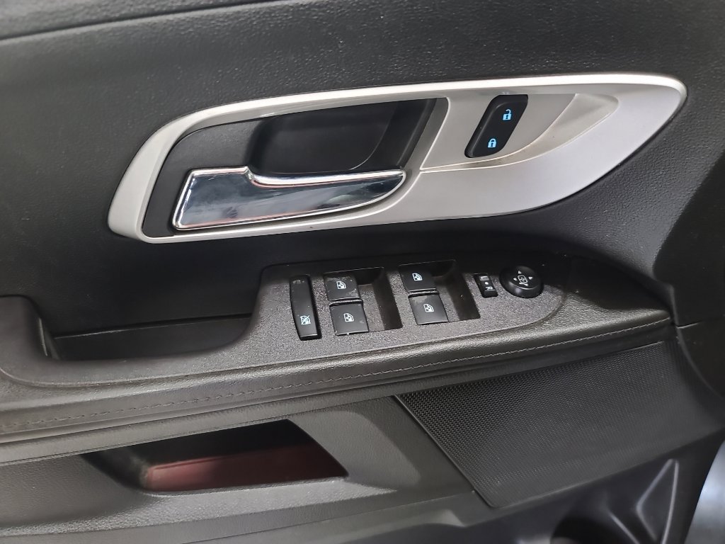 Used 2017 Chevrolet Equinox LS image 9