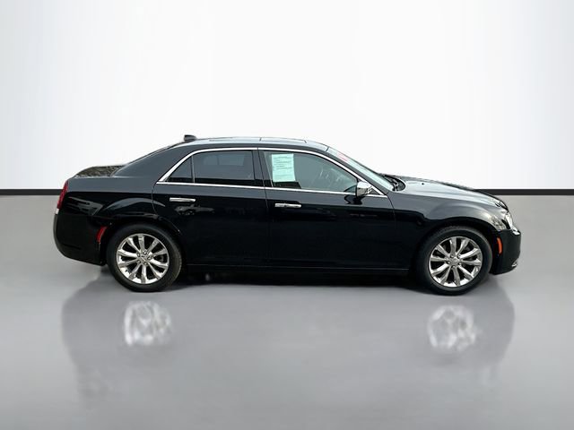 Used 2016 Chrysler 300 C image 5