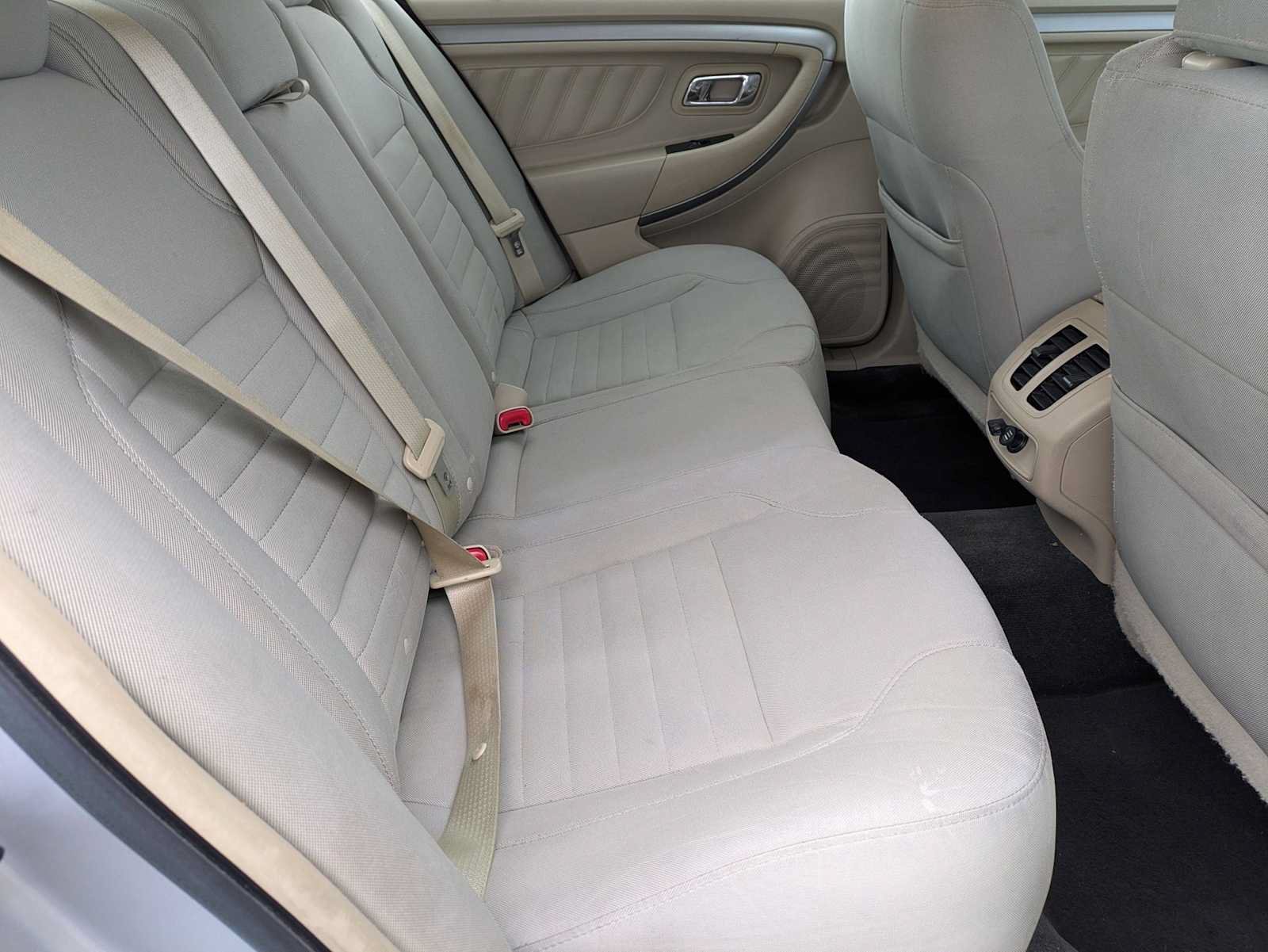 Used 2017 Ford Taurus SE FWD image 19