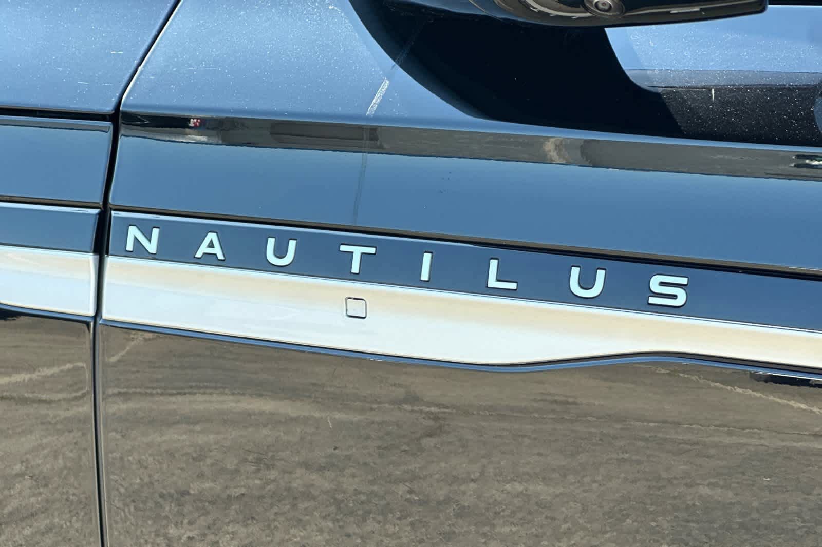 Used 2026 Lincoln Nautilus Premier AWD/4WD image 28