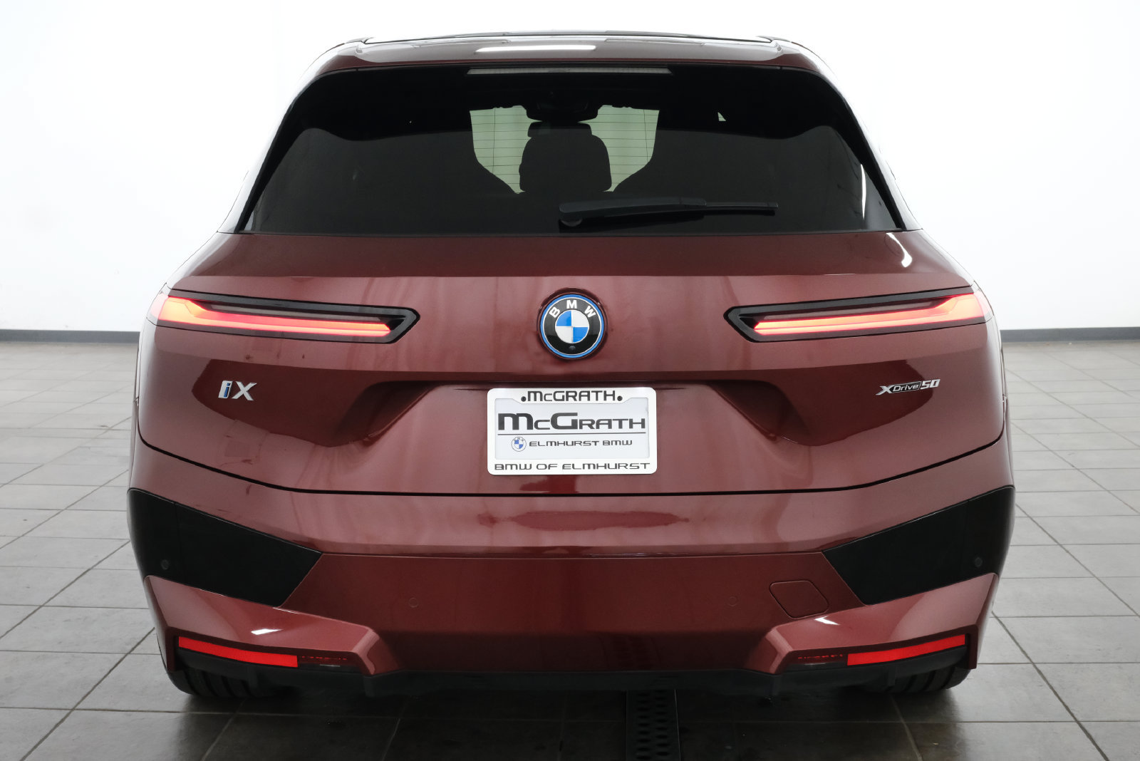 Used 2023 BMW iX xDrive50 w/ Premium Package AWD/4WD image 6