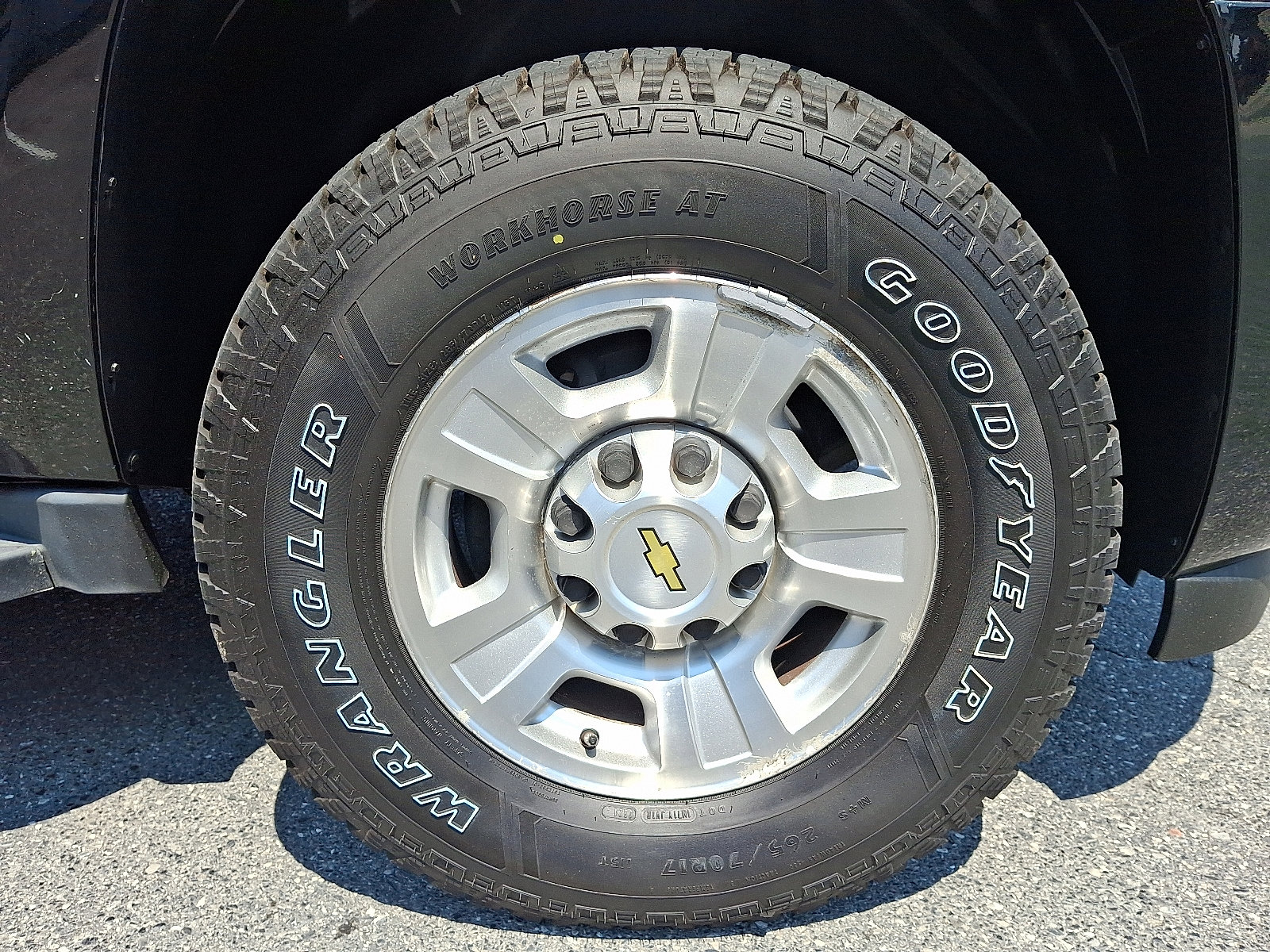 Used 2011 Chevrolet Suburban 2500 LT w/ Snow Plow Prep Package image 9