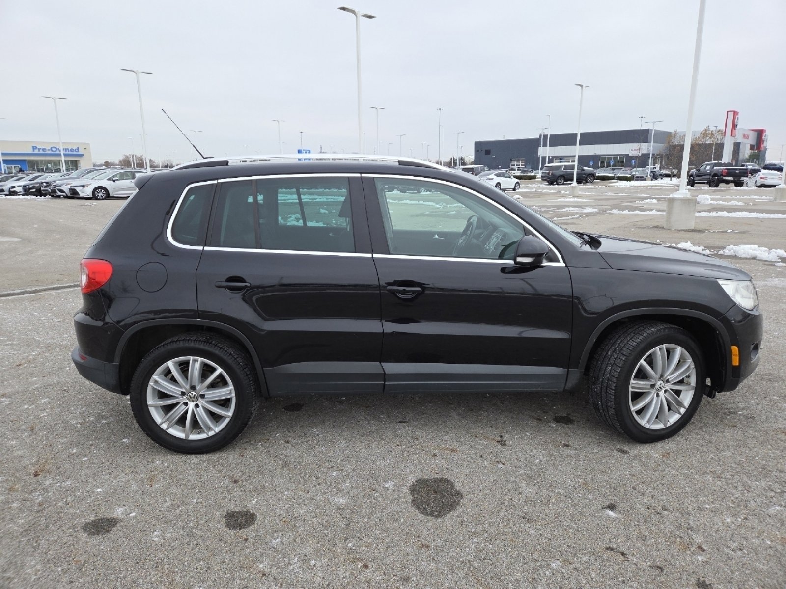 Used 2011 Volkswagen Tiguan S image 15