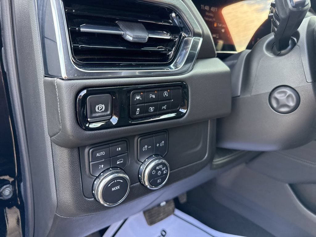 Used 2025 GMC Yukon XL Denali AWD/4WD image 28