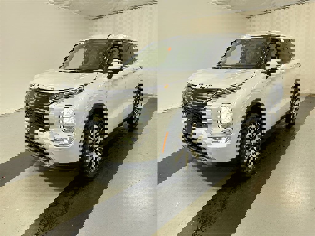 New 2025 Mitsubishi Outlander SE image 4