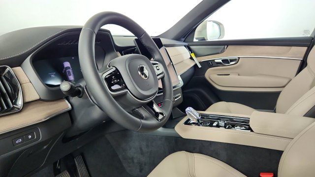 New 2026 Volvo XC90 T8 Plus w/ Protection Package Premier AWD/4WD image 12