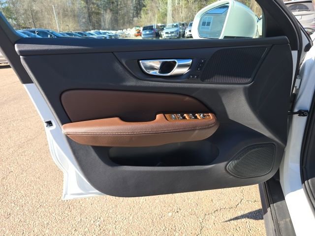 Certified 2025 Volvo V60 B5 Cross Country Plus image 25