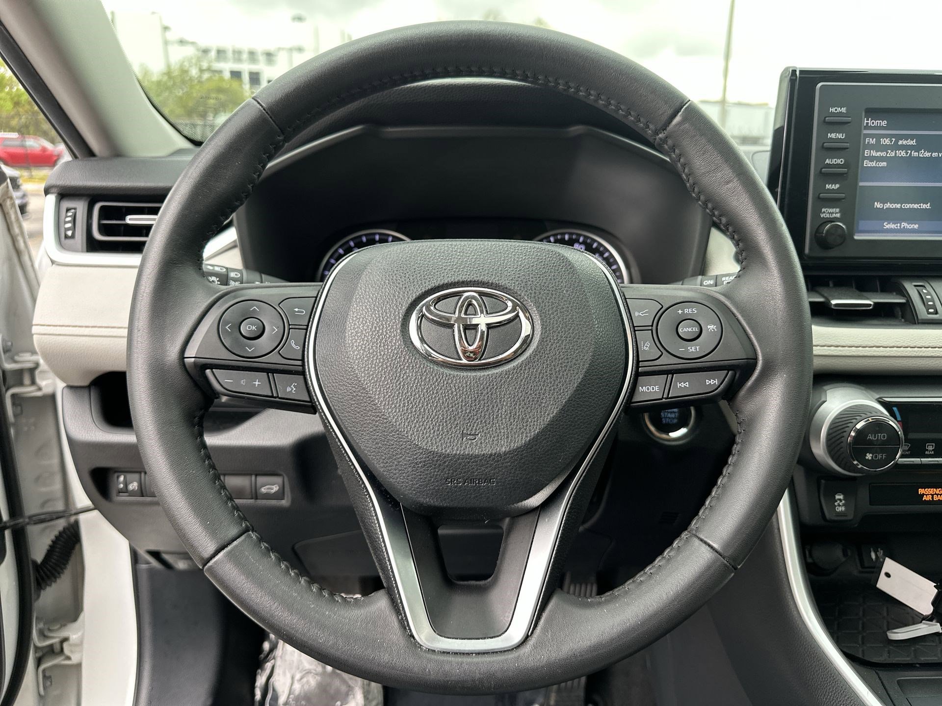 Used 2019 Toyota RAV4 XLE Premium image 11