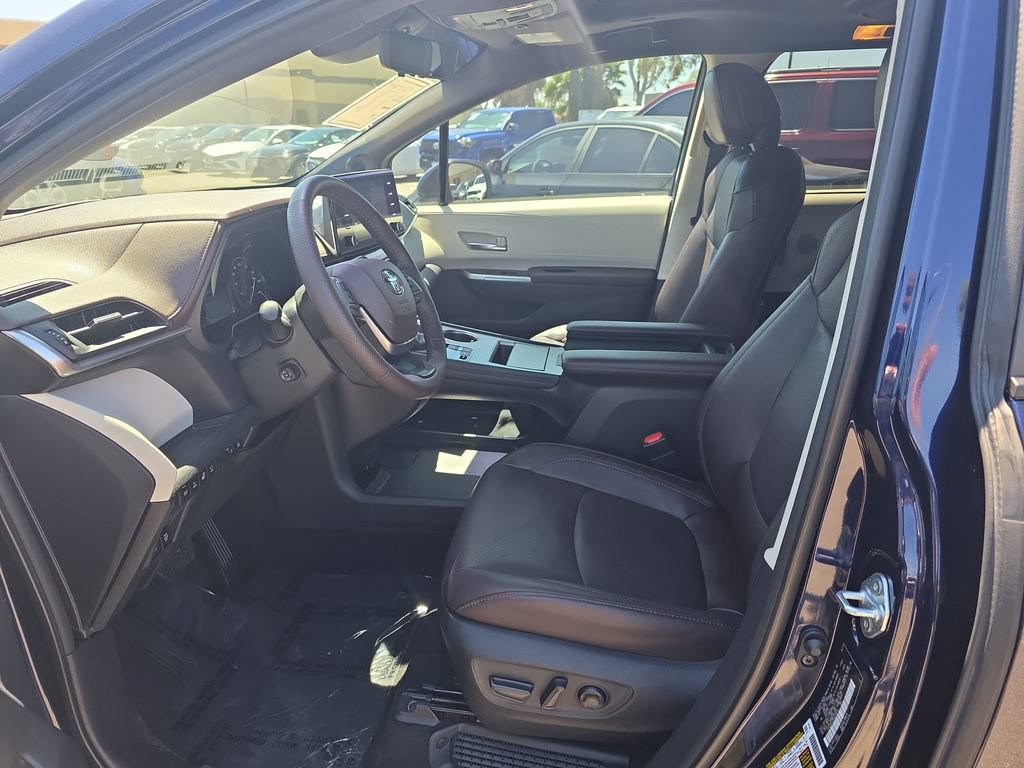 Used 2021 Toyota Sienna Platinum FWD image 9