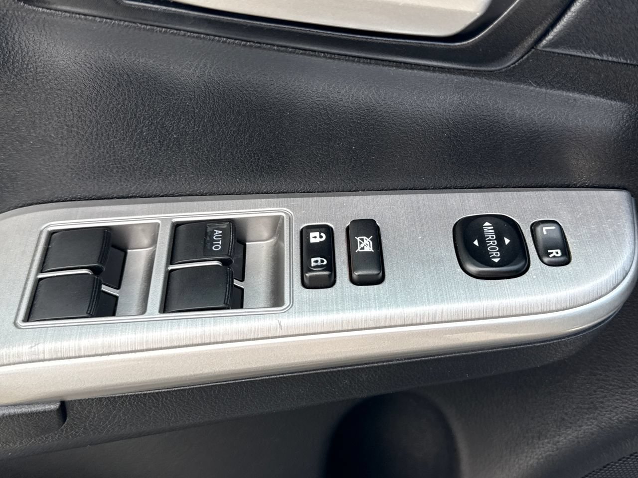 Used 2013 Toyota Camry SE FWD image 15