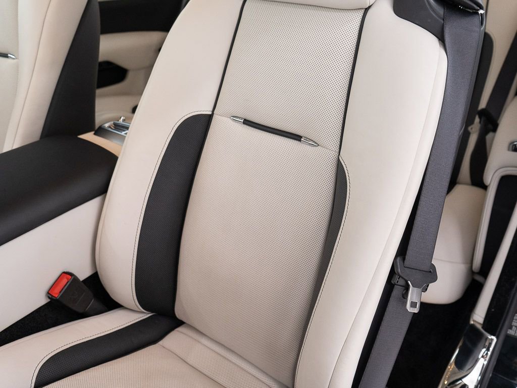 Used 2019 Rolls-Royce Wraith image 17
