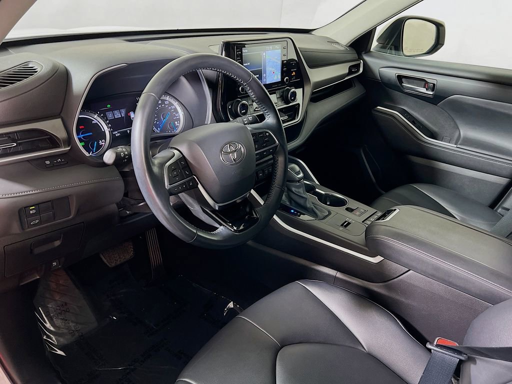Certified 2020 Toyota Highlander XLE AWD/4WD image 10
