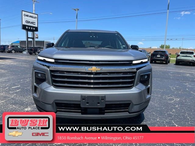 Used 2026 Chevrolet Traverse LT AWD/4WD image 2