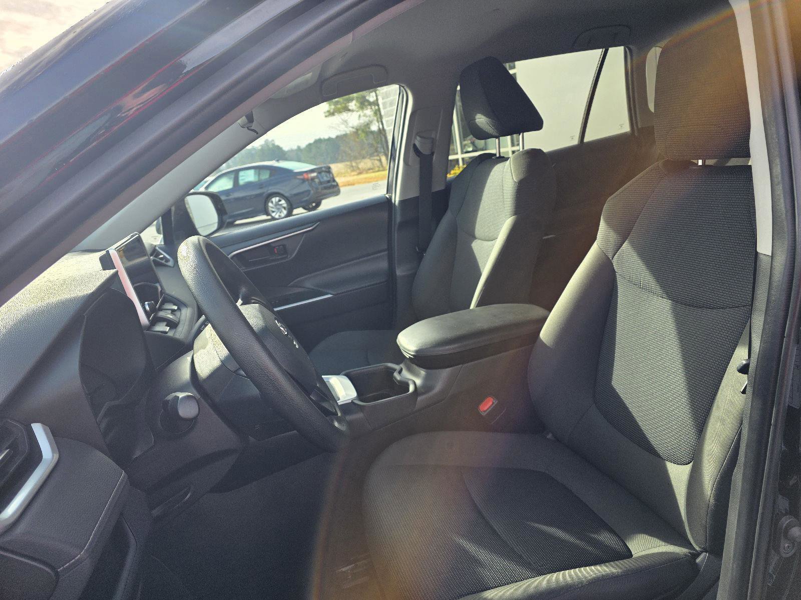 Used 2024 Toyota RAV4 LE image 9