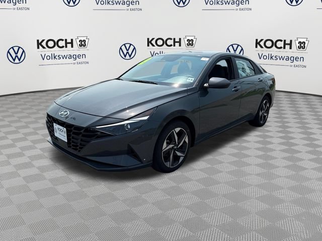 Used 2023 Hyundai Elantra SEL w/ Convenience Package FWD image 3