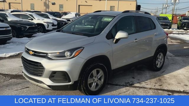 Used 2022 Chevrolet Trax LT w/ LT Convenience Package image 4