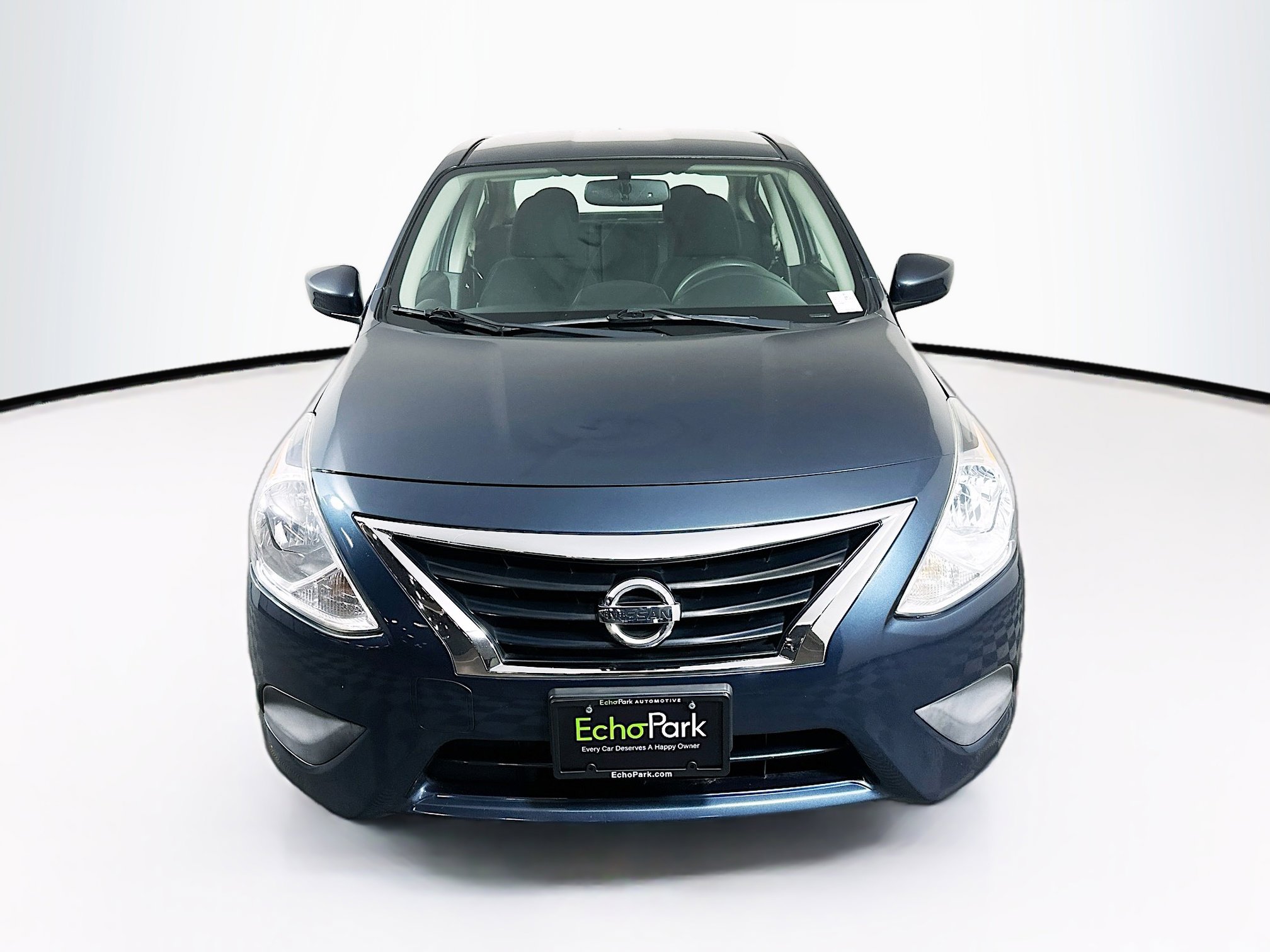 Used 2015 Nissan Versa SV image 2
