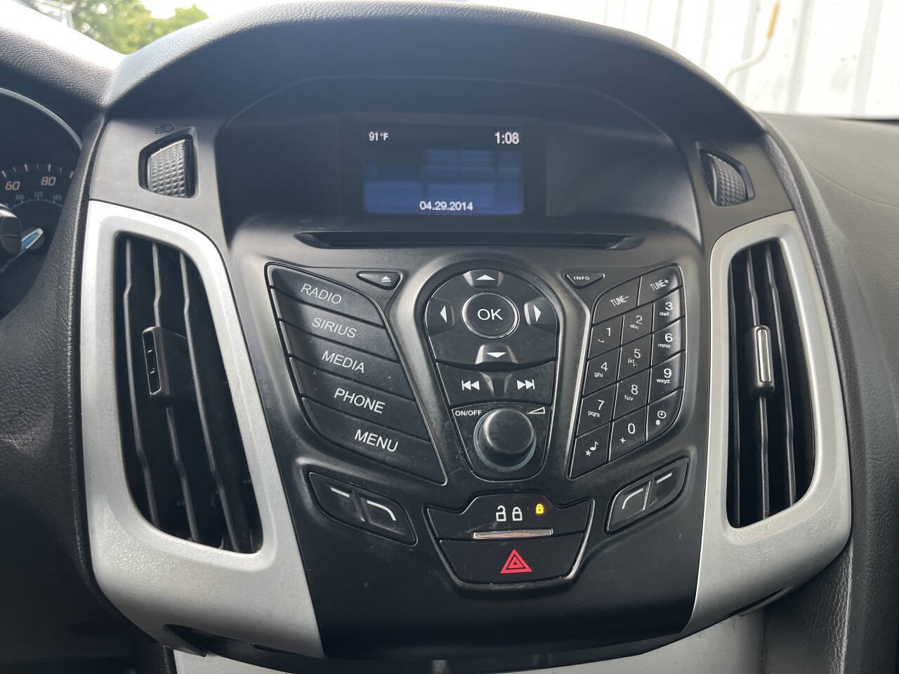 Used 2014 Ford Focus SE w/ SE Sport Package FWD image 22