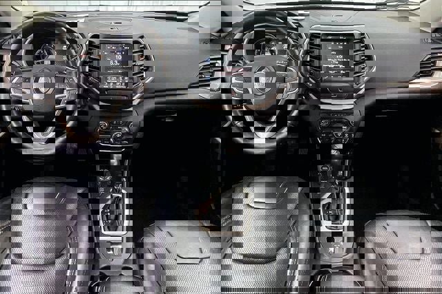 Used 2017 Jeep Cherokee Limited w/ Luxury Group image 15