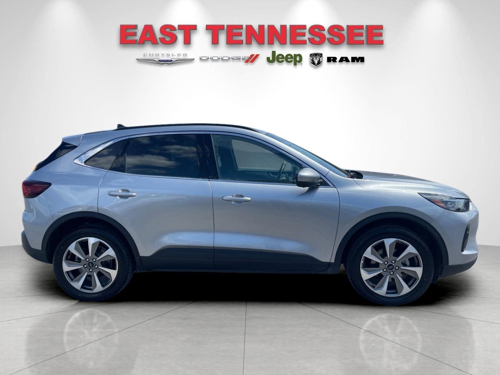Used 2024 Ford Escape Platinum AWD/4WD image 2