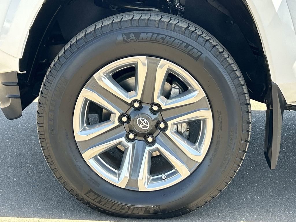 Used 2018 Toyota Tacoma Limited image 33