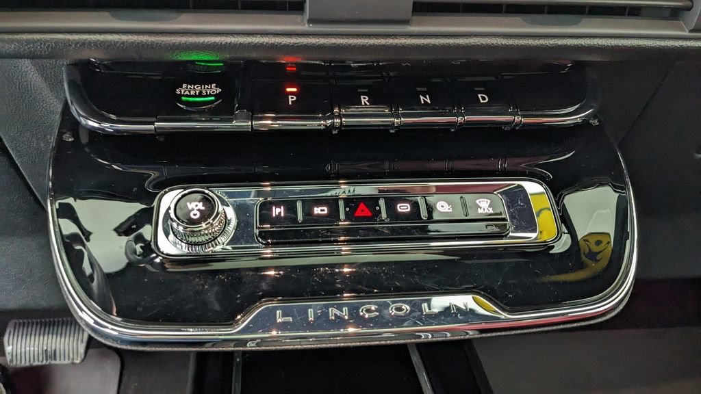 Used 2025 Lincoln Corsair Grand Touring w/ Towing Package image 30