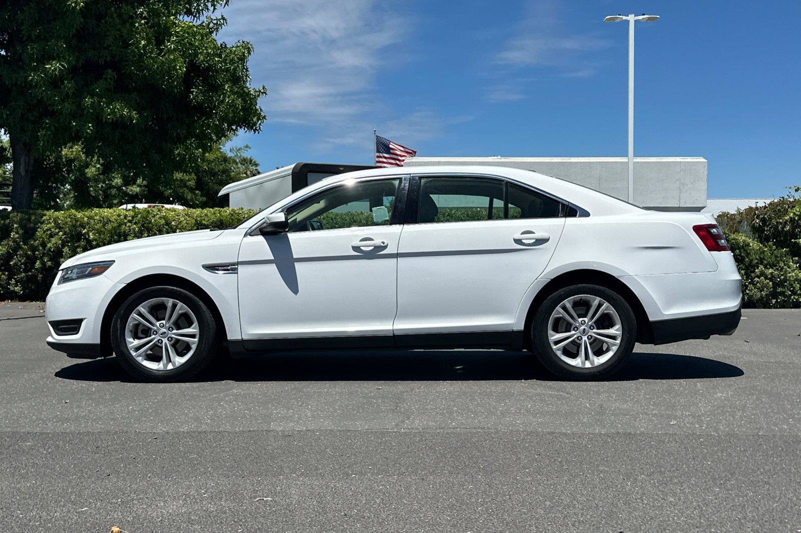 Used 2017 Ford Taurus SEL w/ Equipment Group 201A FWD image 6