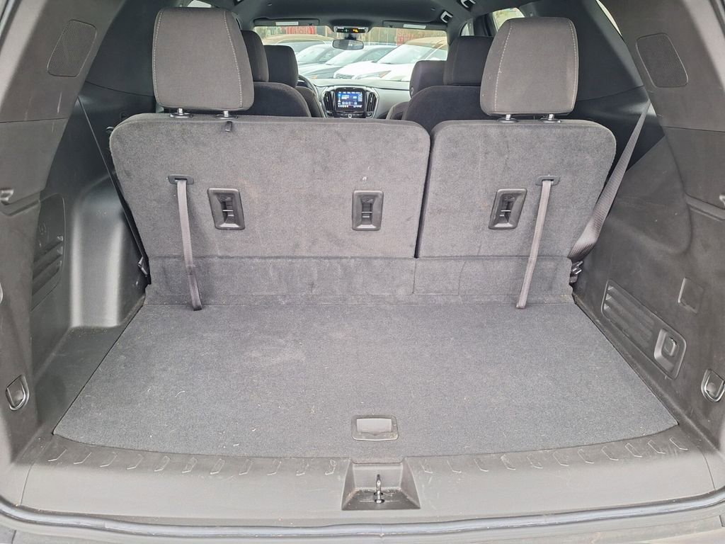Used 2023 Chevrolet Traverse LT image 25