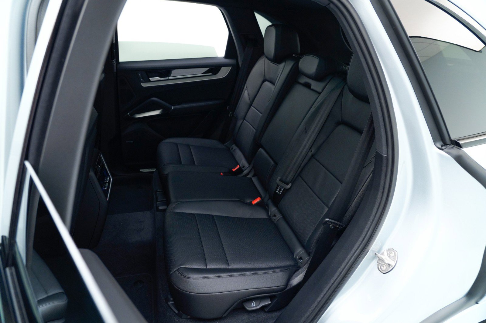 New 2026 Porsche Cayenne image 32