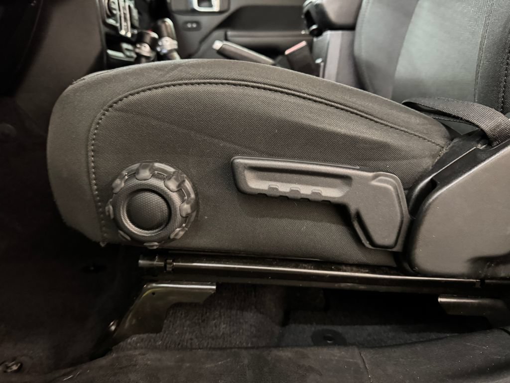 Used 2022 Jeep Wrangler Unlimited Sport AWD/4WD image 15