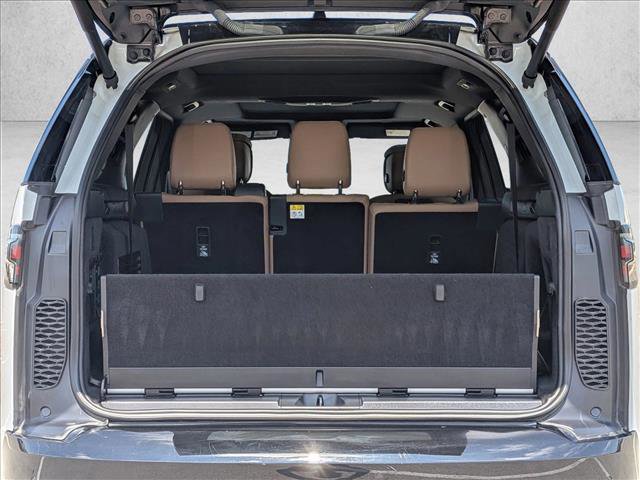 Used 2023 Land Rover Discovery HSE R-Dynamic image 7