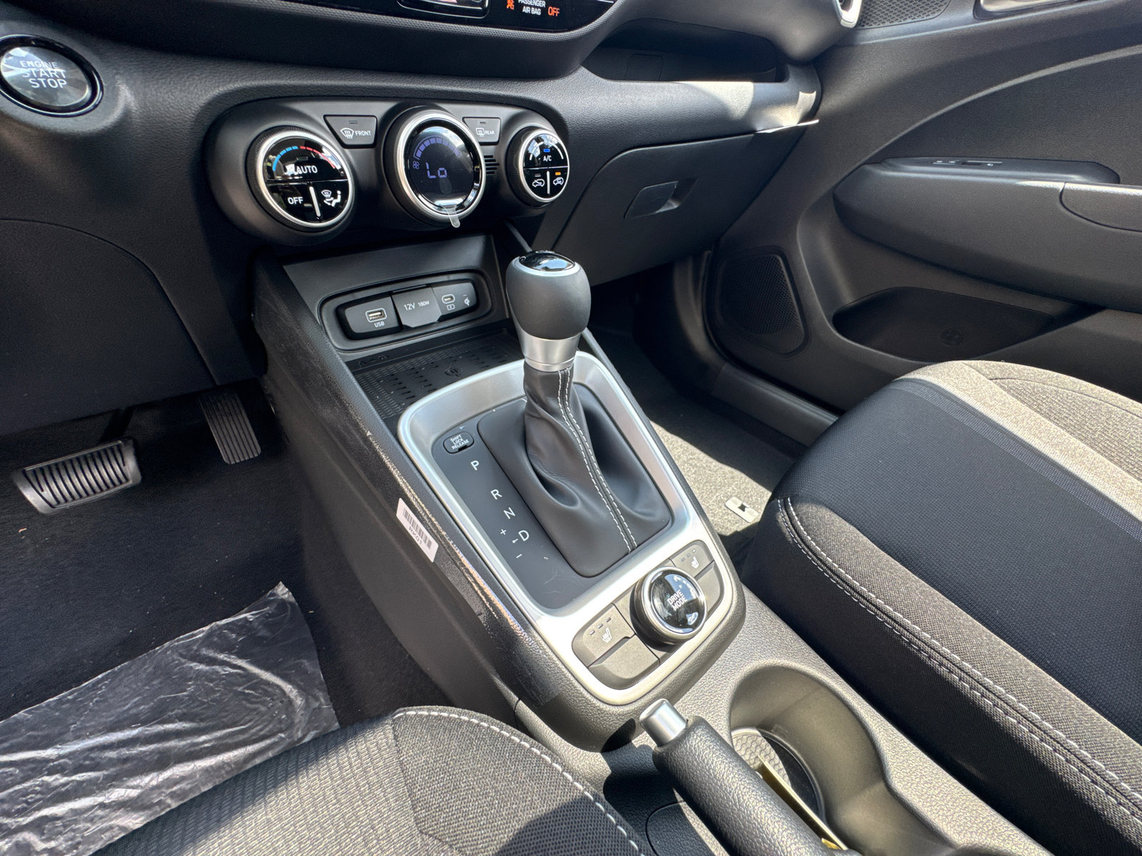 New 2026 Hyundai Venue SEL FWD image 31
