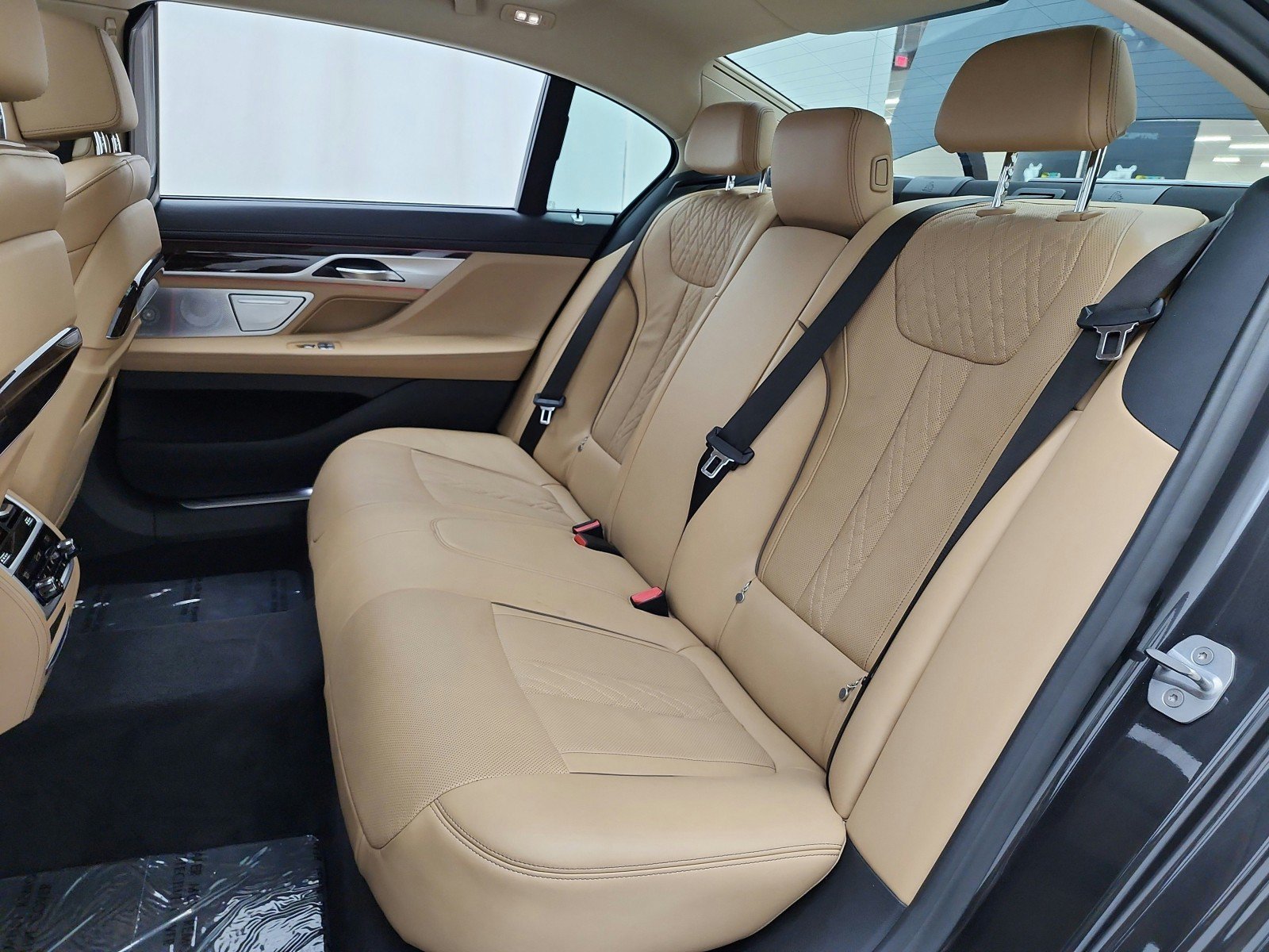 Used 2020 BMW 750i xDrive w/ Executive Package AWD/4WD image 15