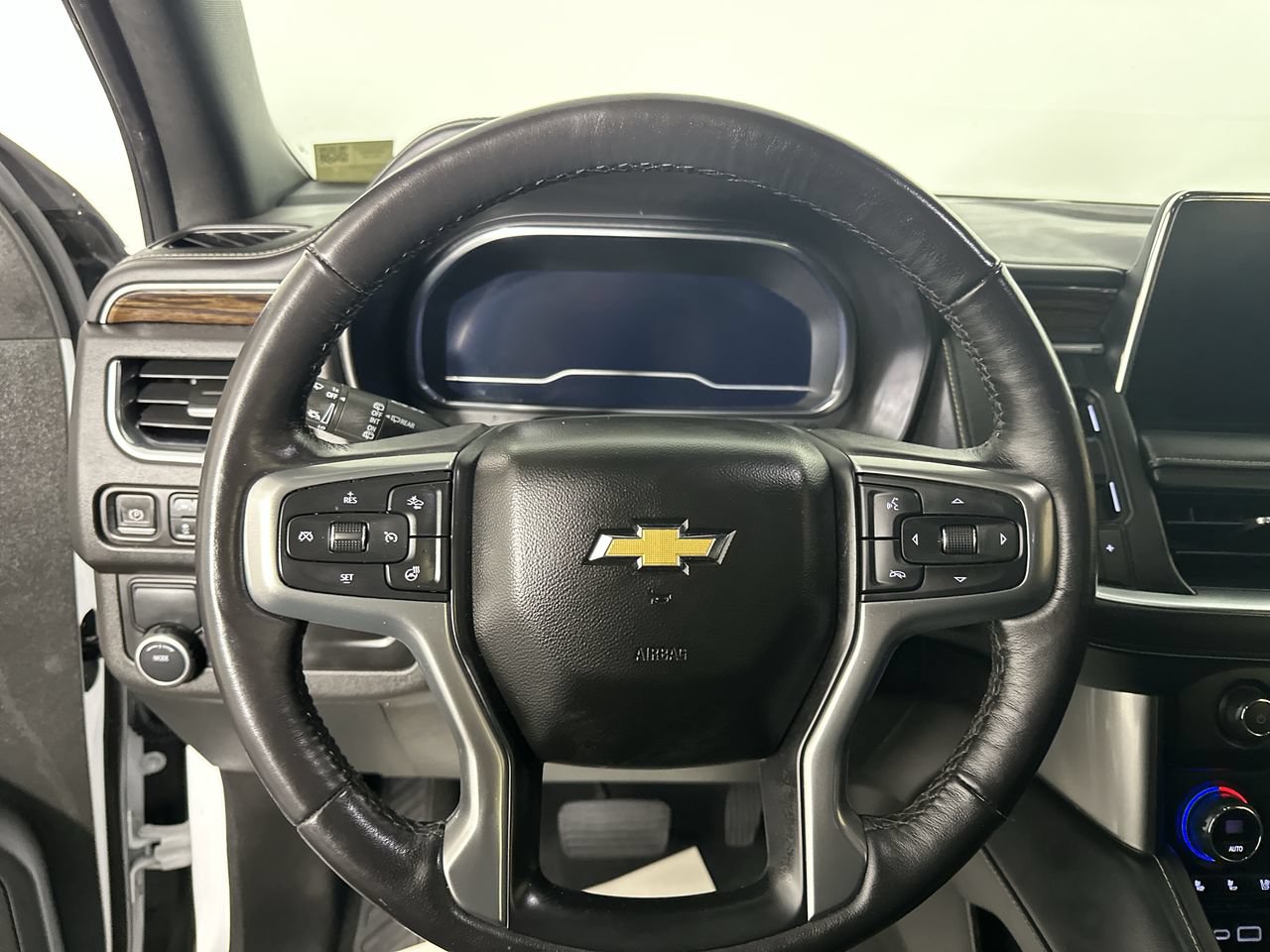 Used 2022 Chevrolet Suburban Premier RWD image 5