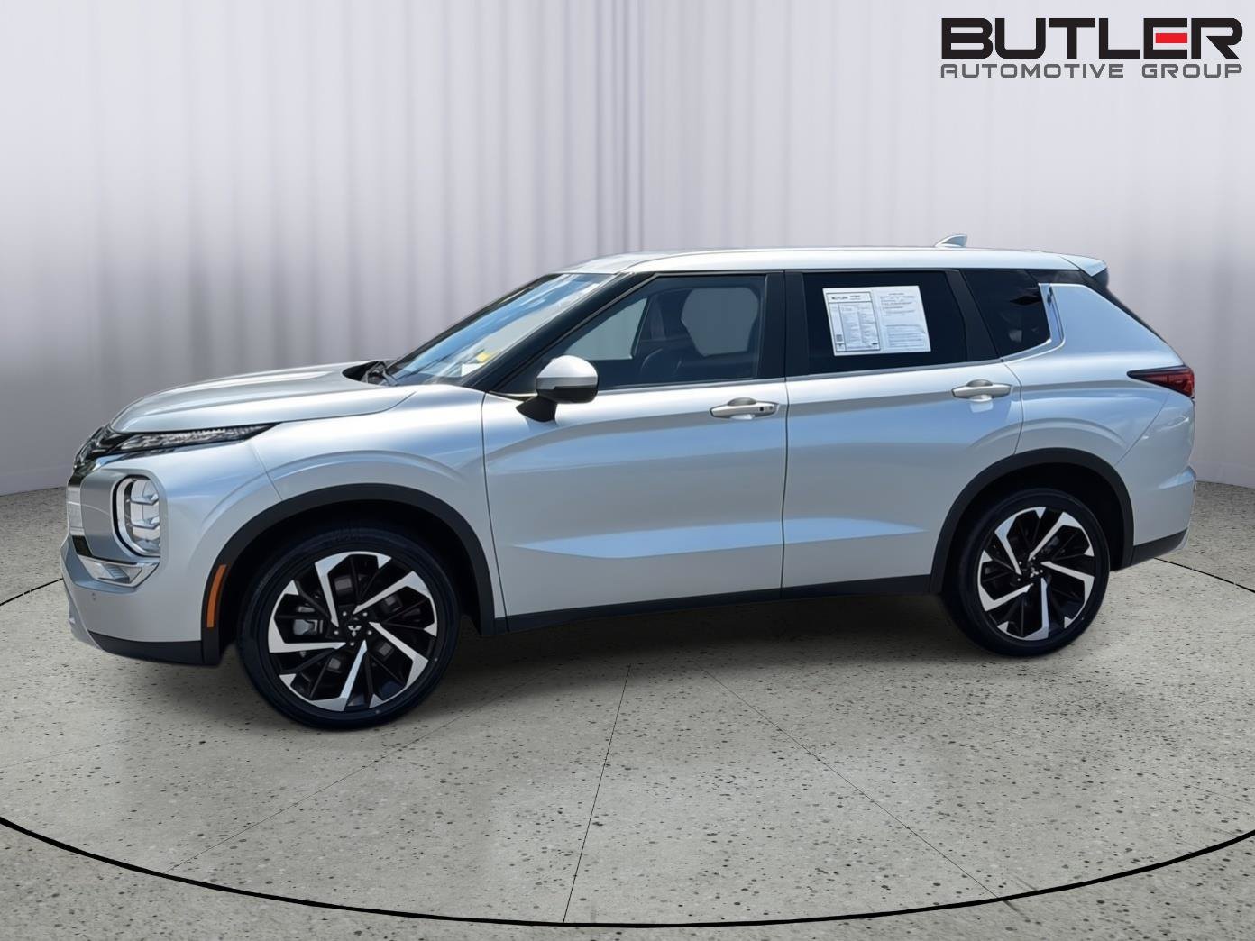 Used 2024 Mitsubishi Outlander SE FWD image 3