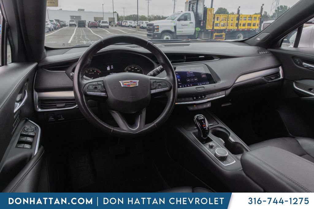 Used 2020 Cadillac XT4 Premium Luxury w/ Cold Weather Package AWD/4WD image 17