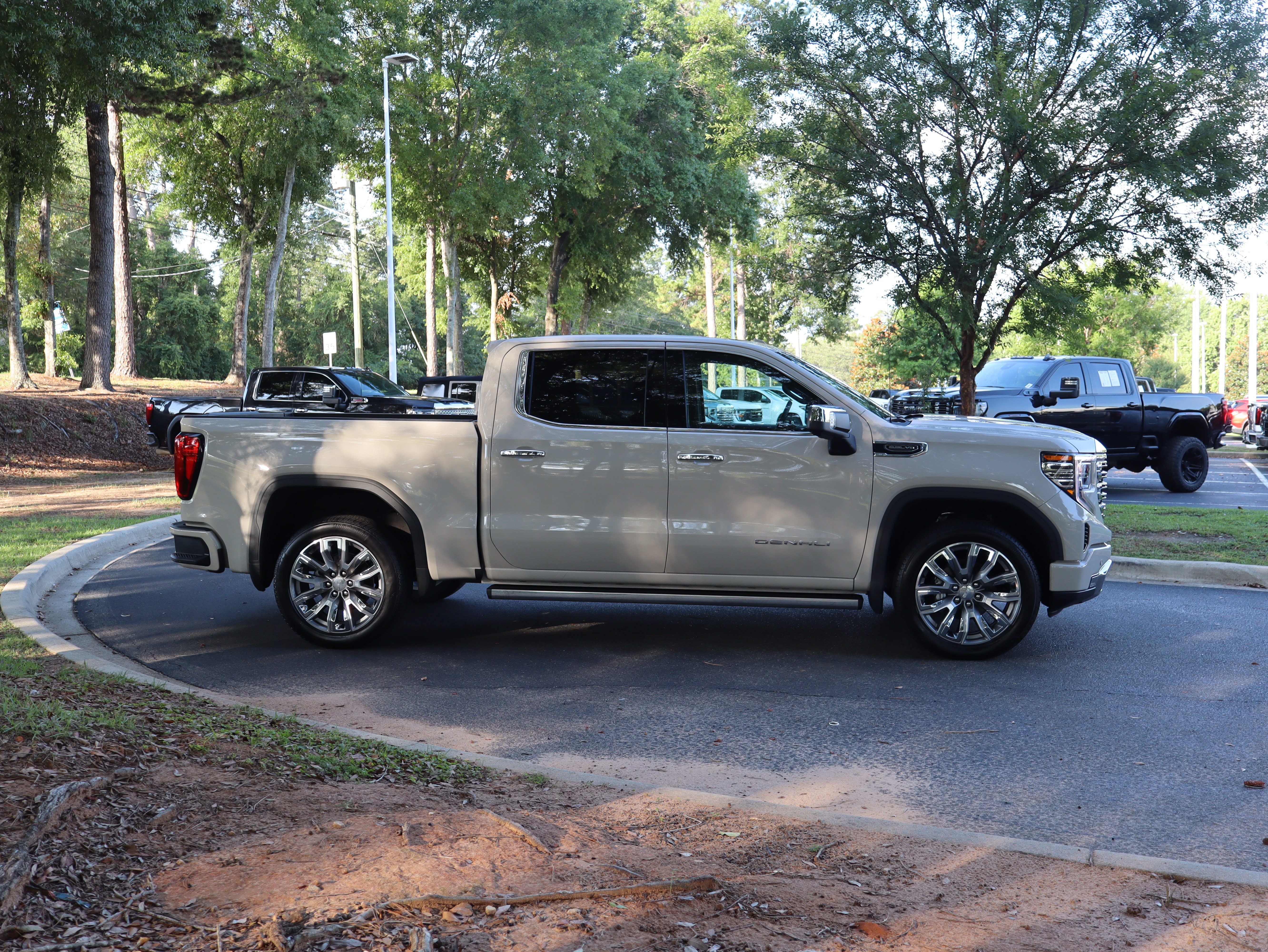 Used 2026 GMC Sierra 1500 Denali w/ Denali Reserve Package AWD/4WD image 10