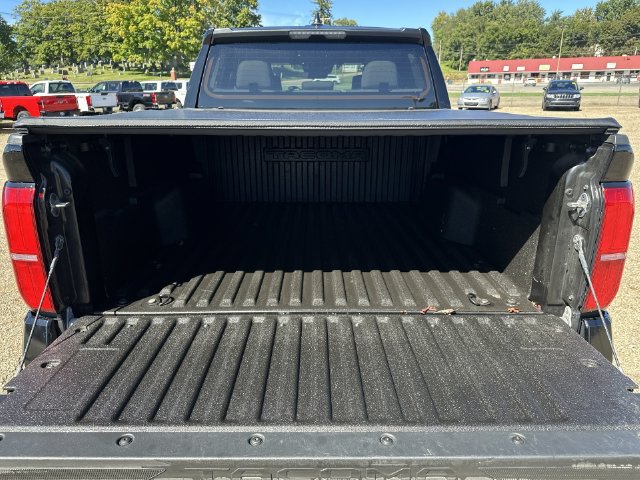 Used 2024 Toyota Tacoma SR5 AWD/4WD image 22