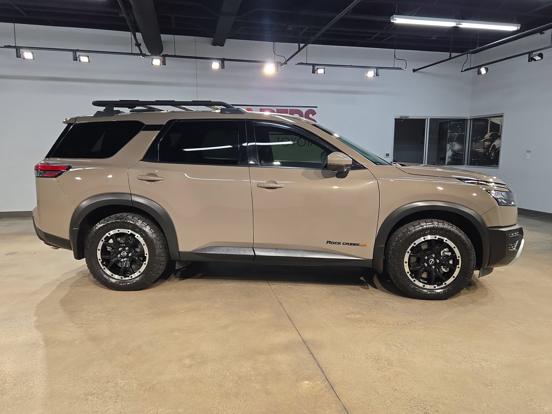 Used 2025 Nissan Pathfinder Rock Creek AWD/4WD image 8