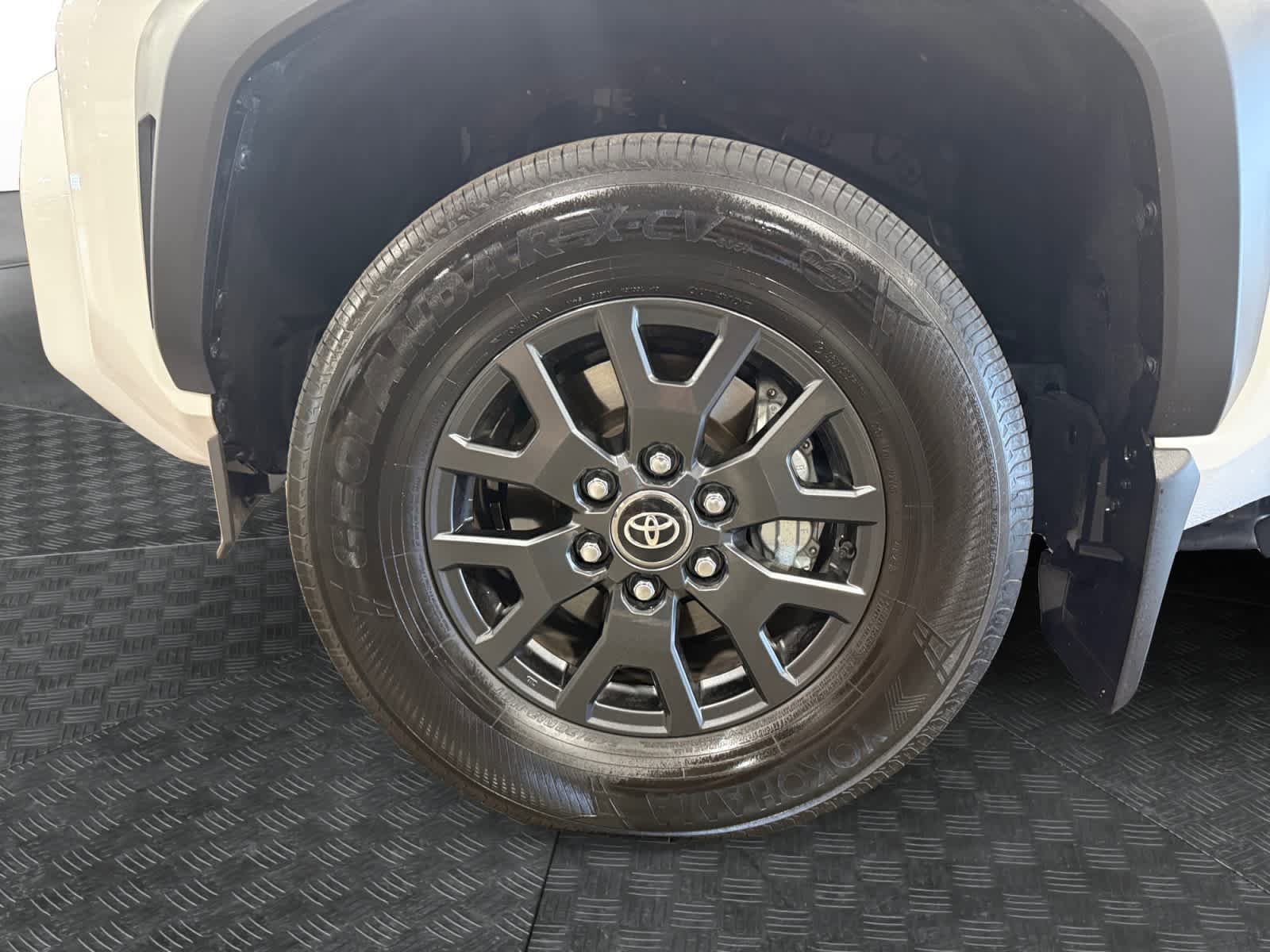 Used 2025 Toyota 4Runner SR5 AWD/4WD image 15